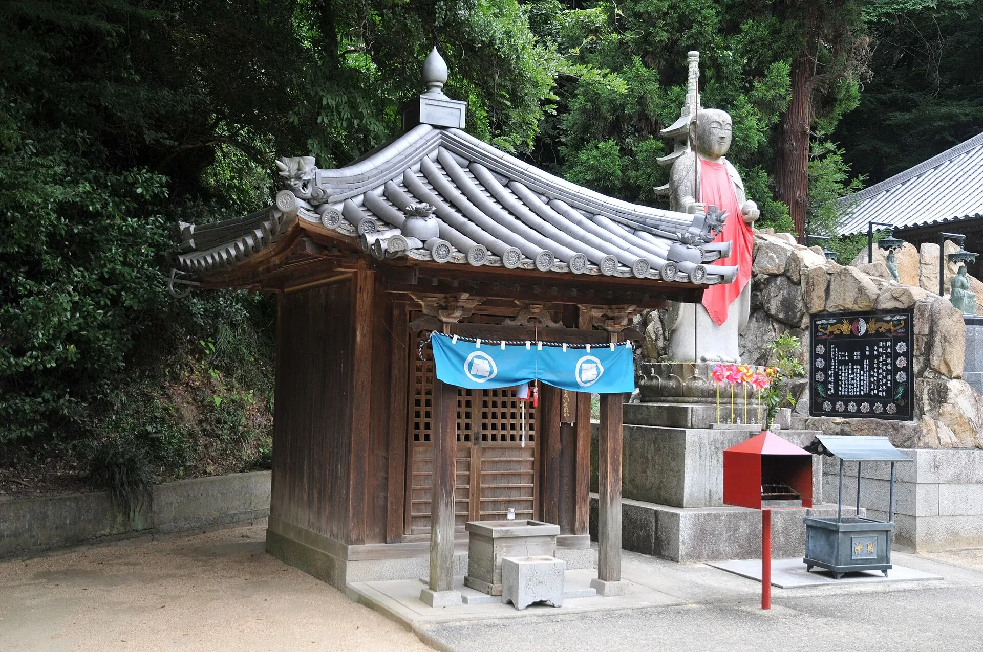 第85番 五剣山 観自在院 八栗寺 境内