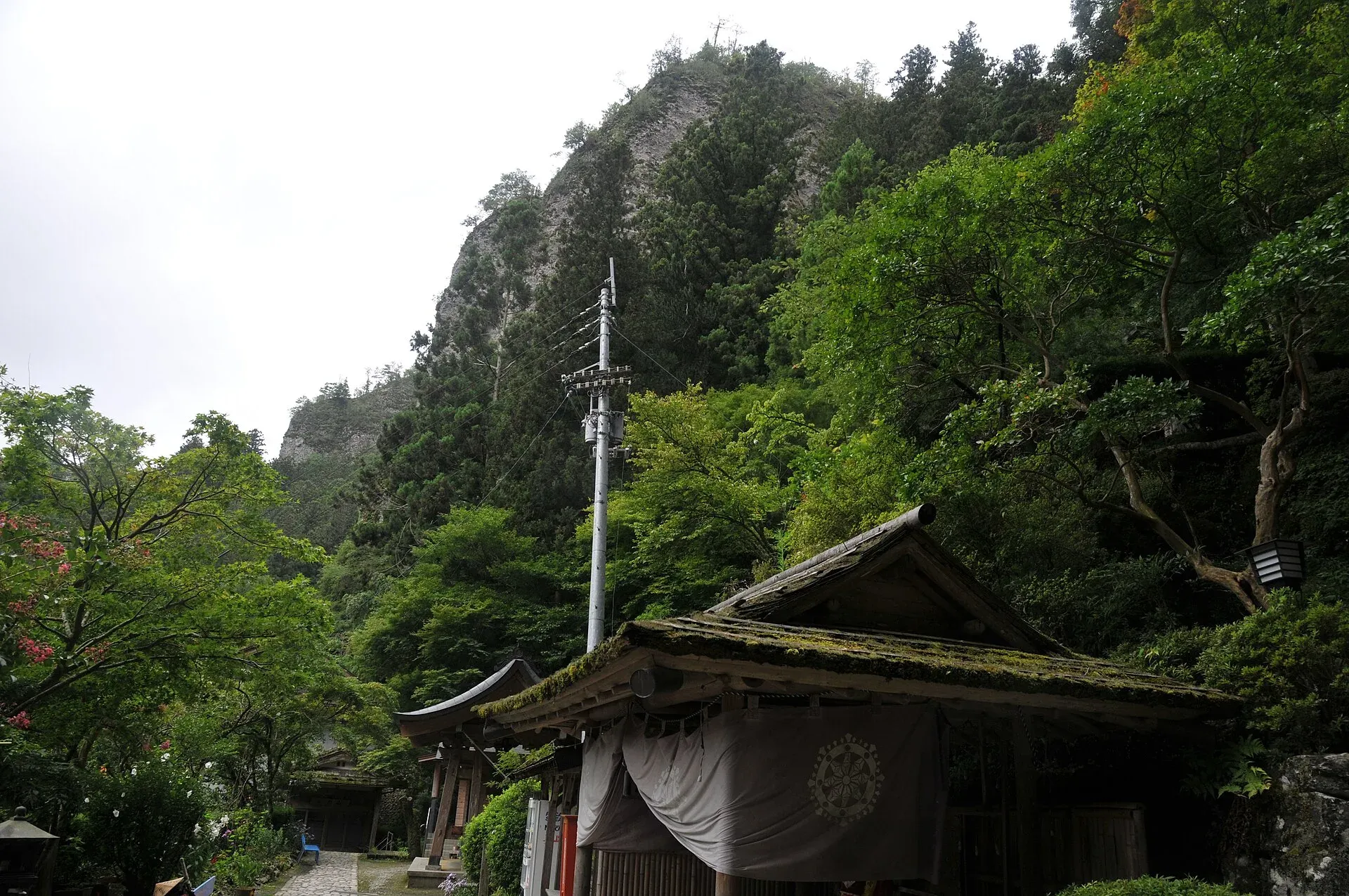 第45番 海岸山 岩屋寺 境内