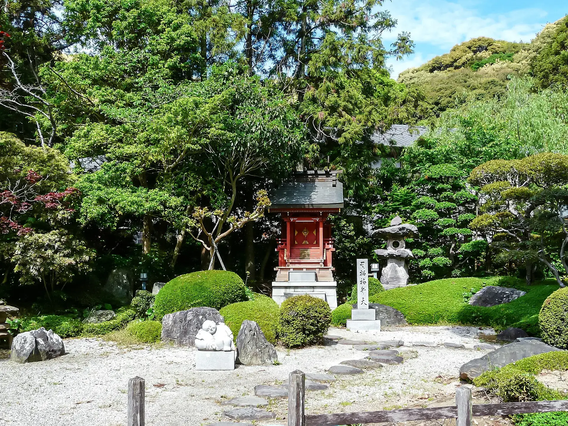 第2番 日照山 無量寿院 極楽寺 境内