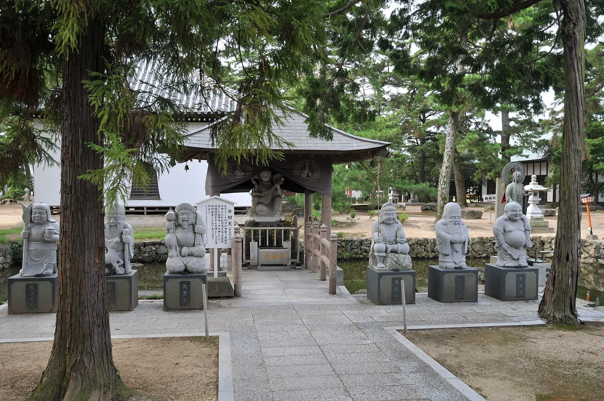 第80番 白牛山 千手院 国分寺 境内