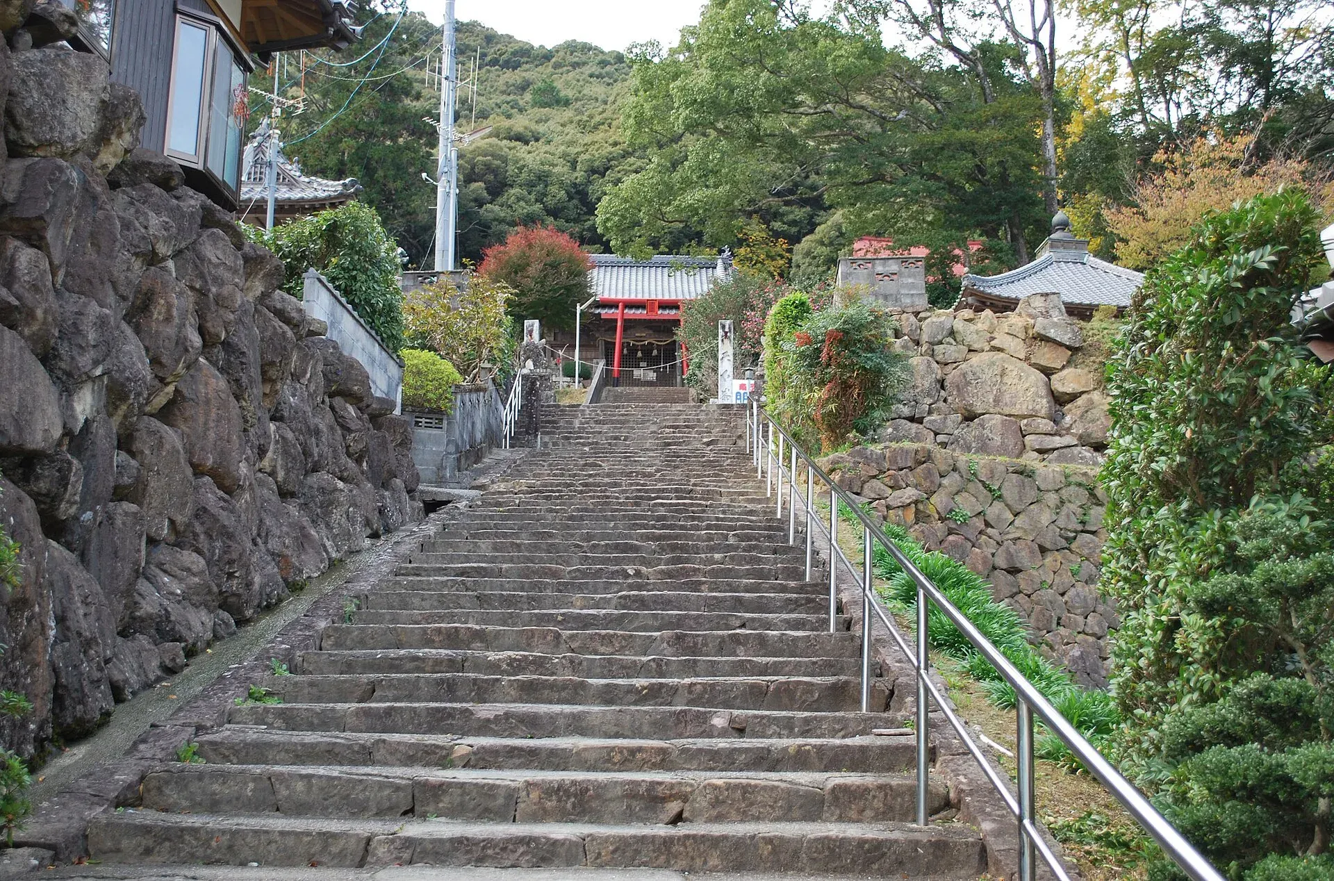 第41番 稲荷山 護国院 龍光寺 境内