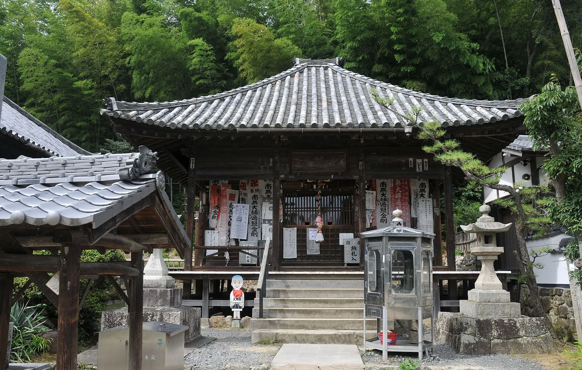 第49番 西林山 三蔵院 浄土寺 境内