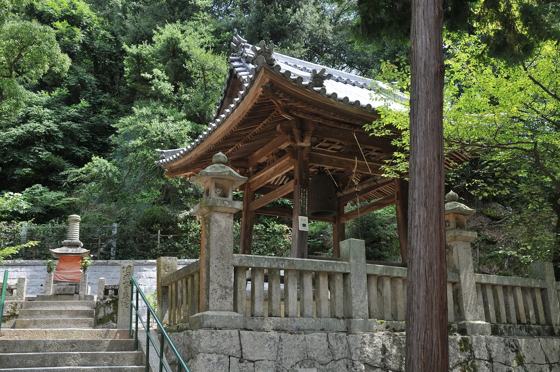 第85番 五剣山 観自在院 八栗寺 境内