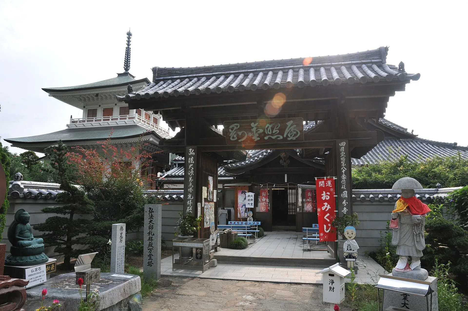 第80番 白牛山 千手院 国分寺 境内
