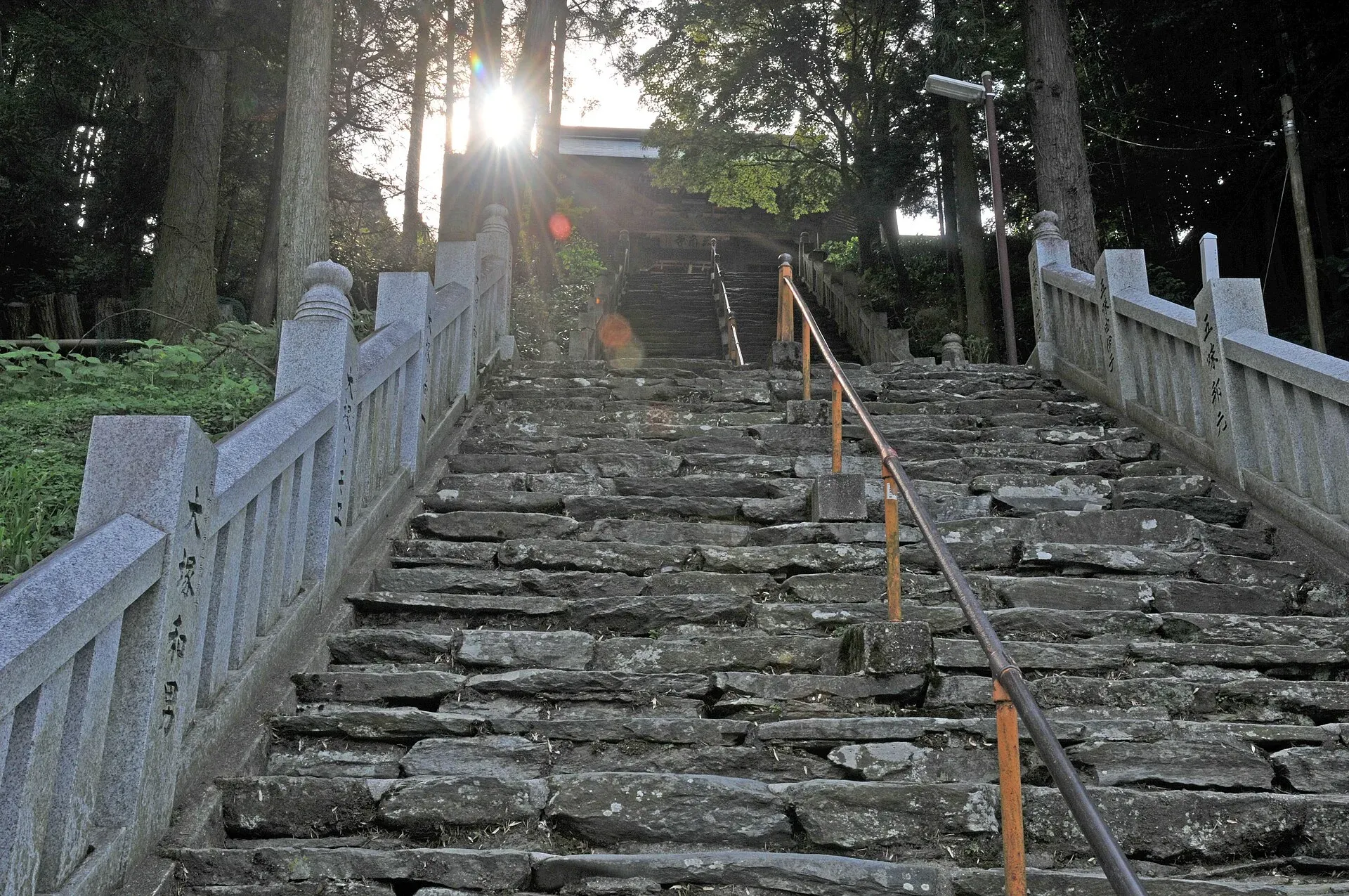 第65番 由霊山 慈尊院 三角寺 境内