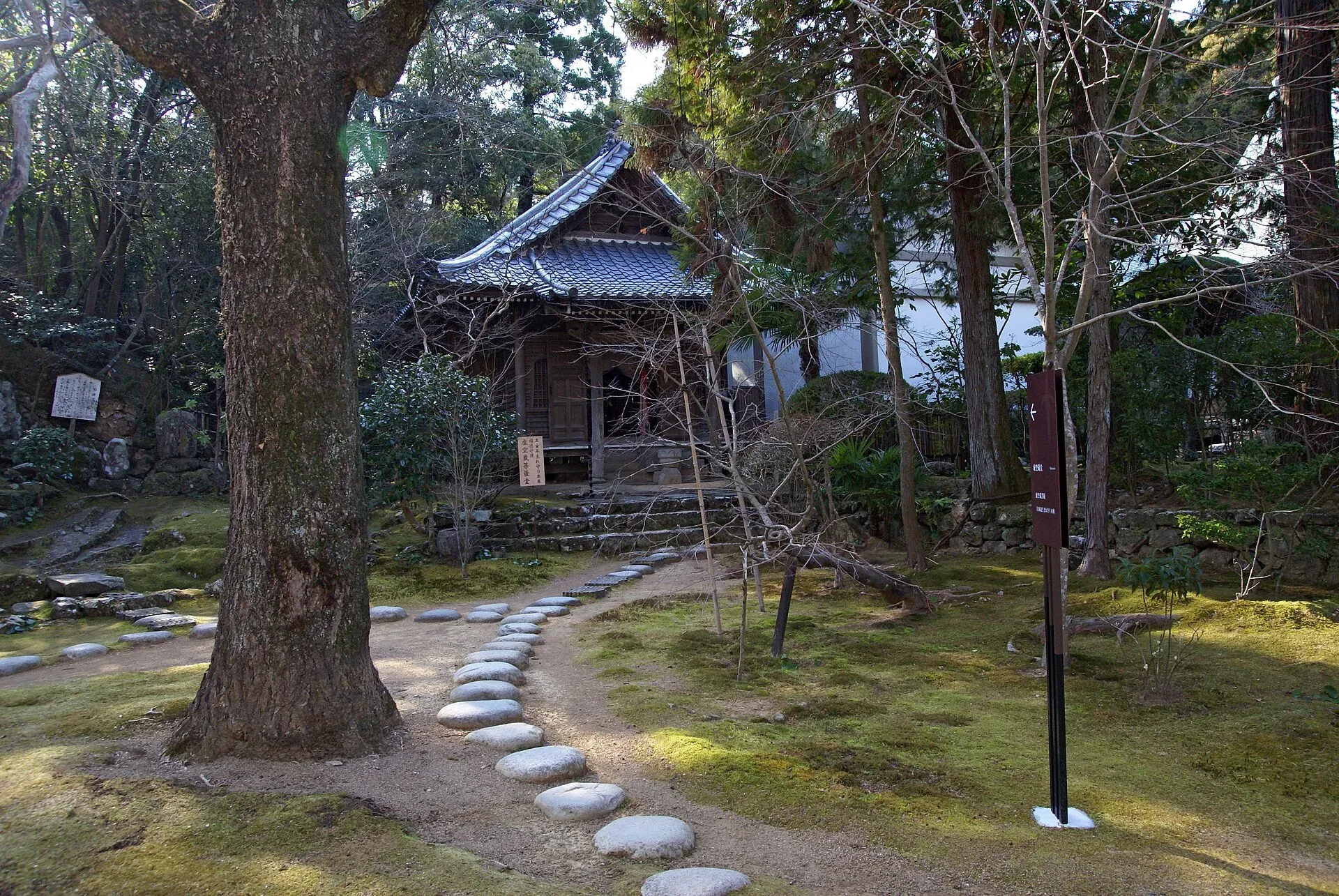 第31番 五台山 金色院 竹林寺 境内