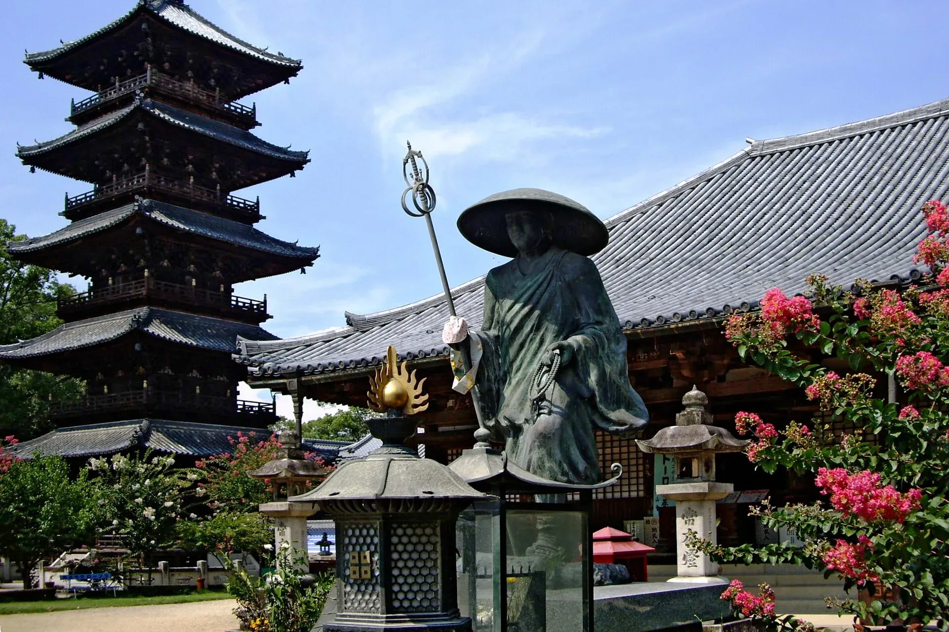 第70番 七宝山 持宝院 本山寺 境内