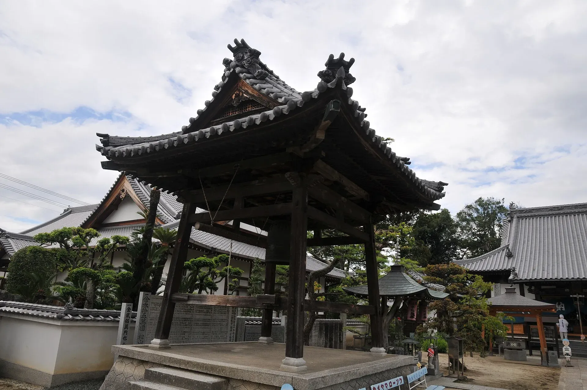 第48番 清滝山 安養院 西林寺 境内