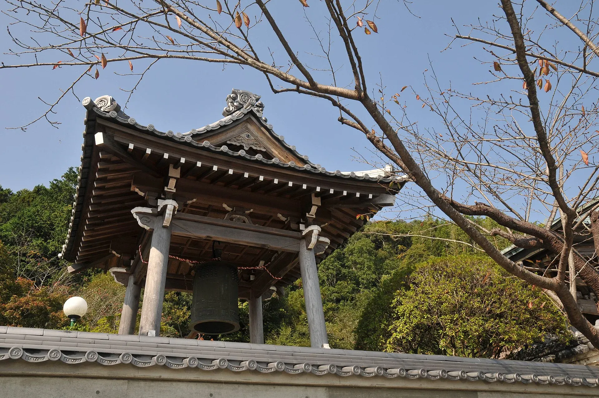 第35番 醫王山 鏡池院 清瀧寺 境内