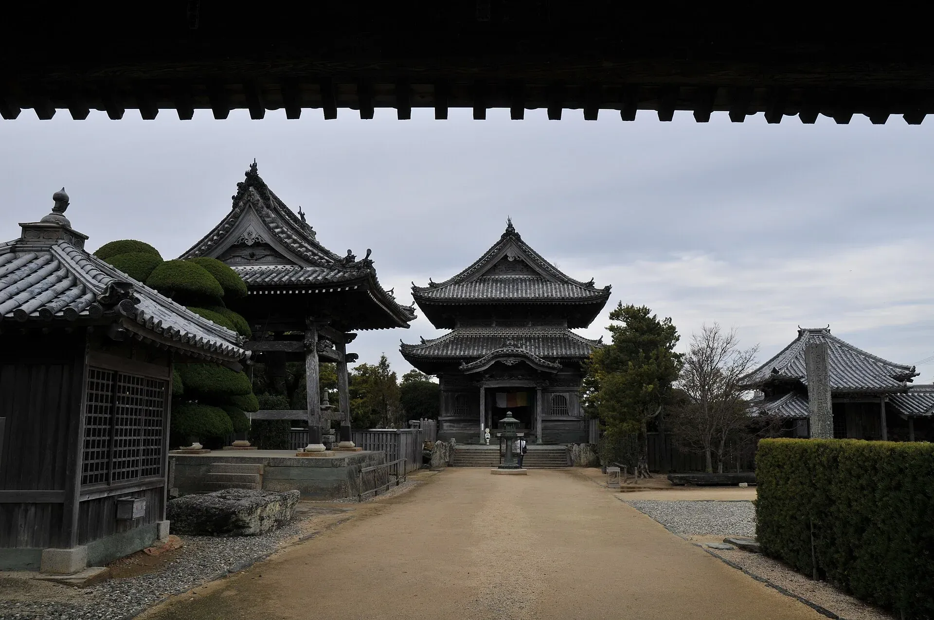第15番 薬王山 金色院 国分寺 境内