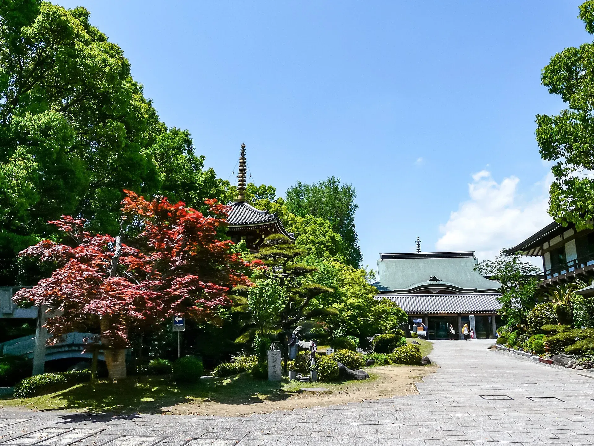 第6番 温泉山 瑠璃光院 安楽寺 境内