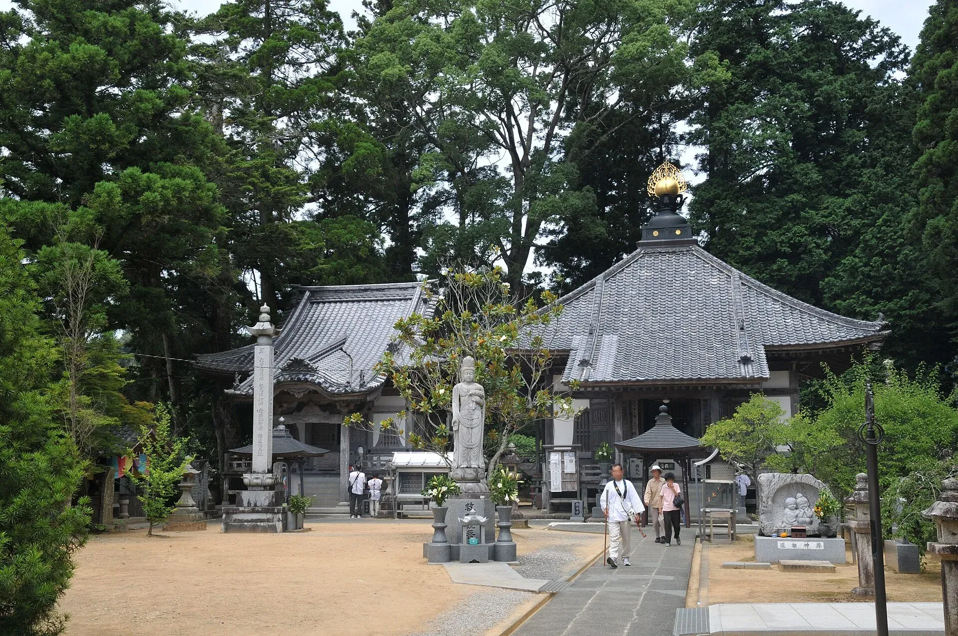第42番 一カ山 毘盧舎那院 仏木寺 境内