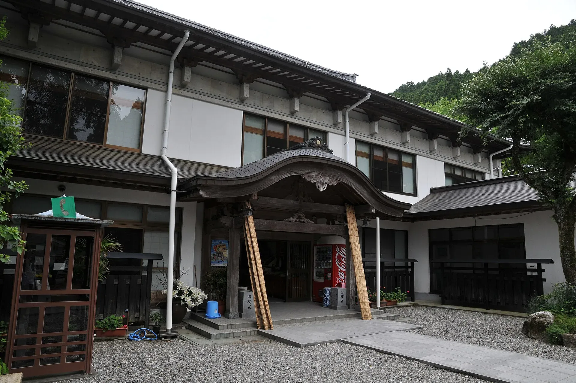 第37番 藤井山 五智院 岩本寺 境内