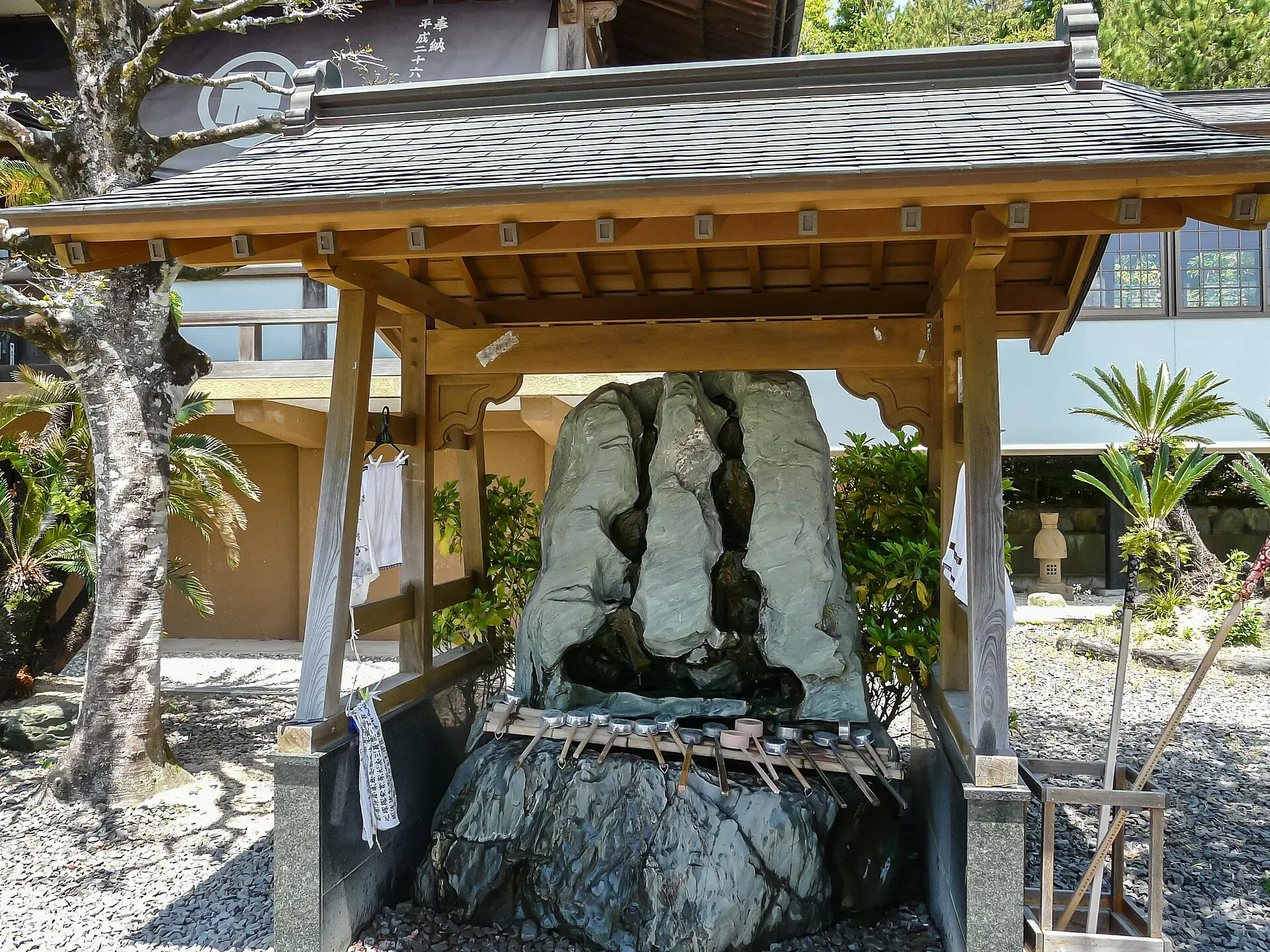 第7番 光明山 蓮華院 十楽寺 境内