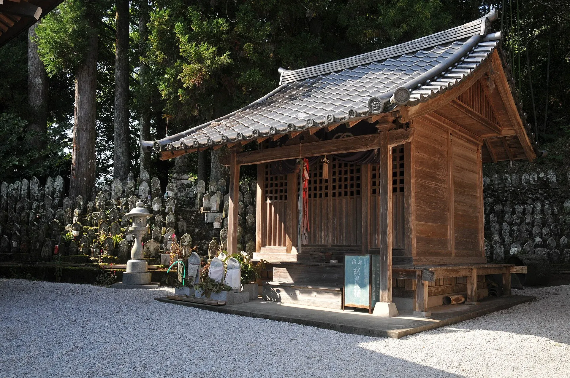 第35番 醫王山 鏡池院 清瀧寺 境内