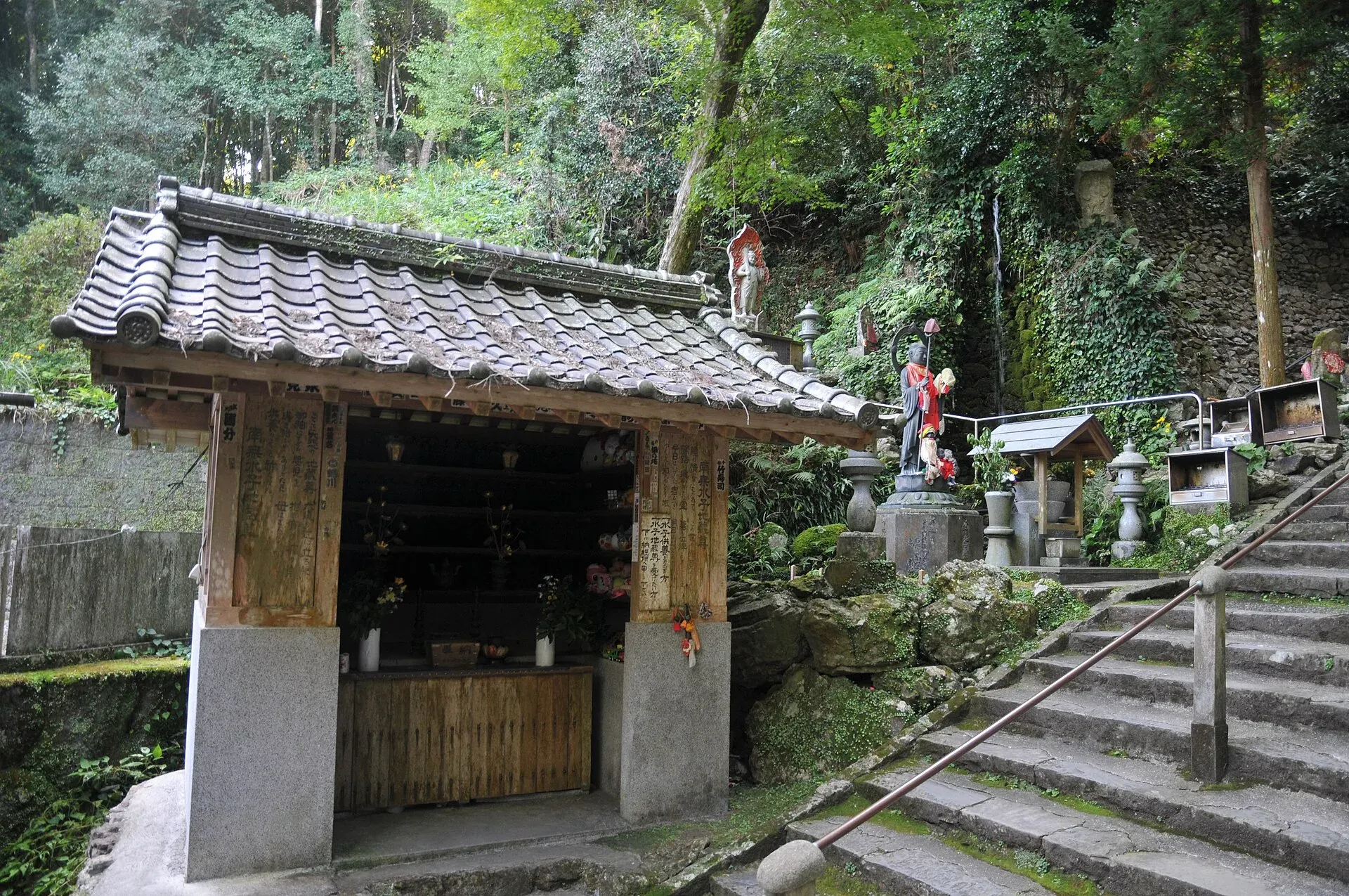 第36番 独鈷山 伊舎那院 青龍寺 境内