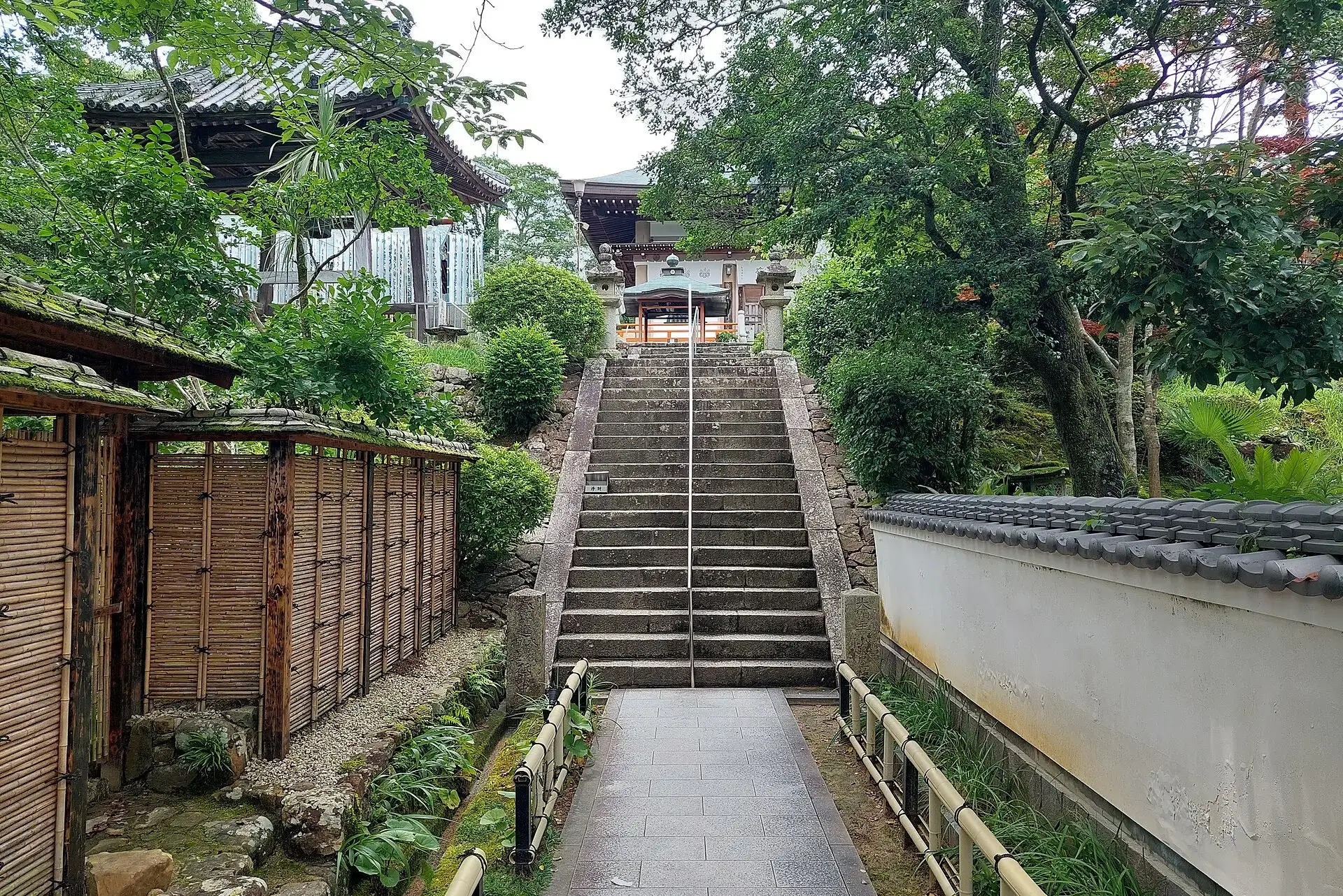 第47番 熊野山 妙見院 八坂寺 境内