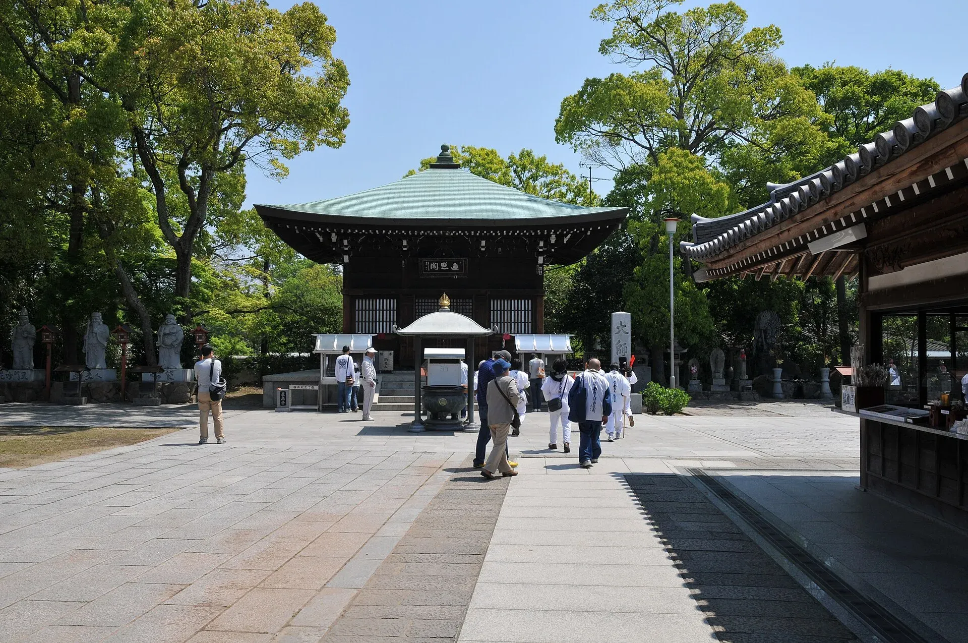 第84番 南面山 千光院 屋島寺 境内