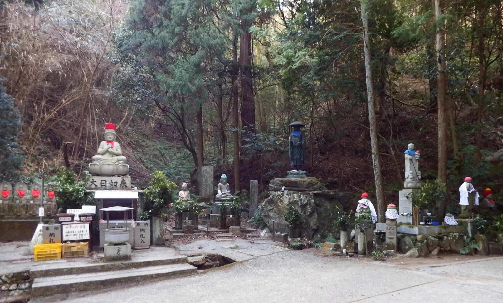 第52番 龍雲山 護持院 太山寺 境内