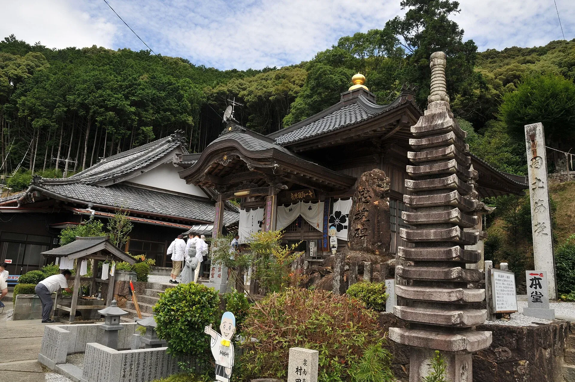 第41番 稲荷山 護国院 龍光寺 境内