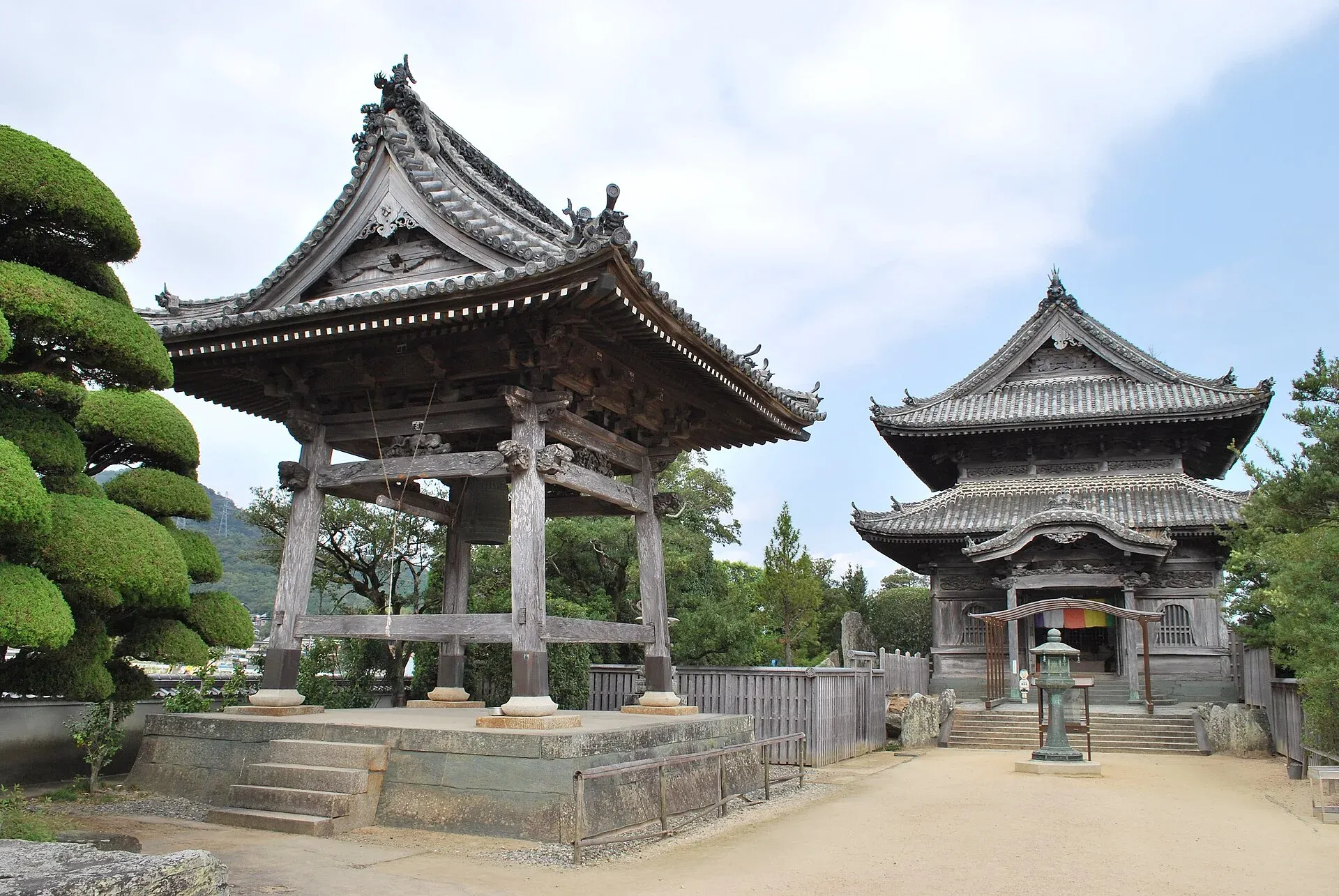 第15番 薬王山 金色院 国分寺 境内