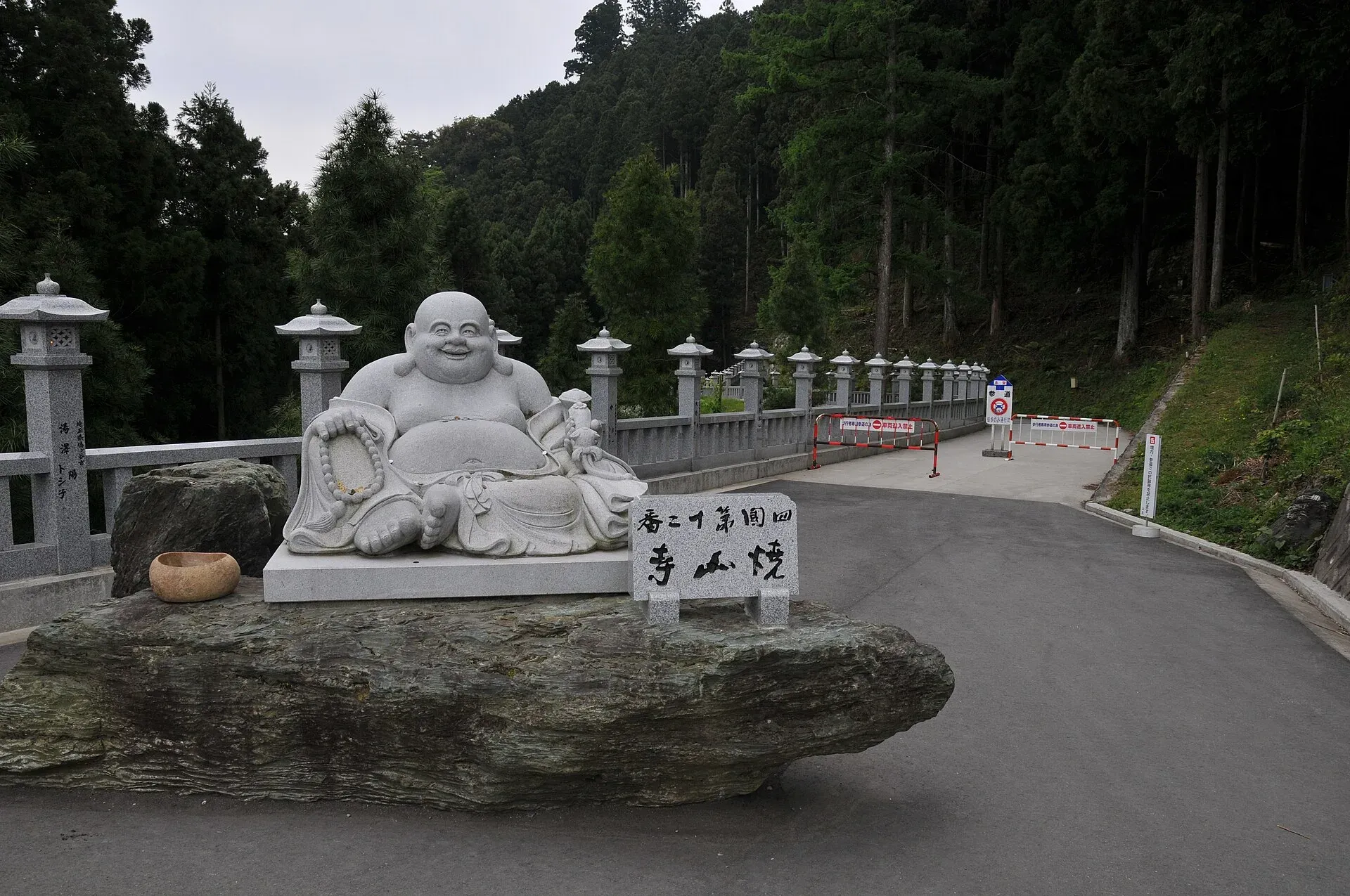 第12番 摩廬山 正寿院 焼山寺 境内