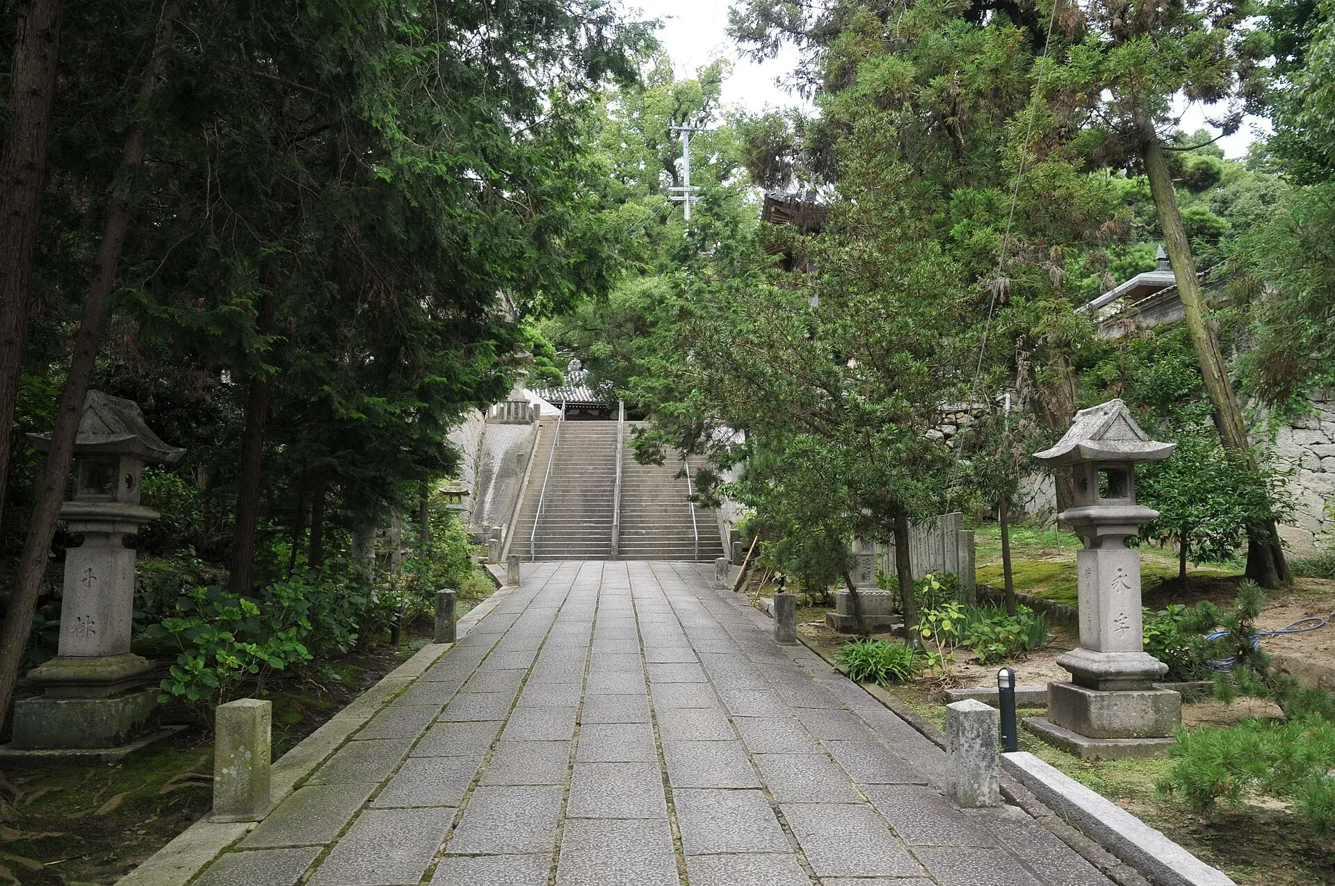 第68番 七宝山 神恵院 神恵院 境内