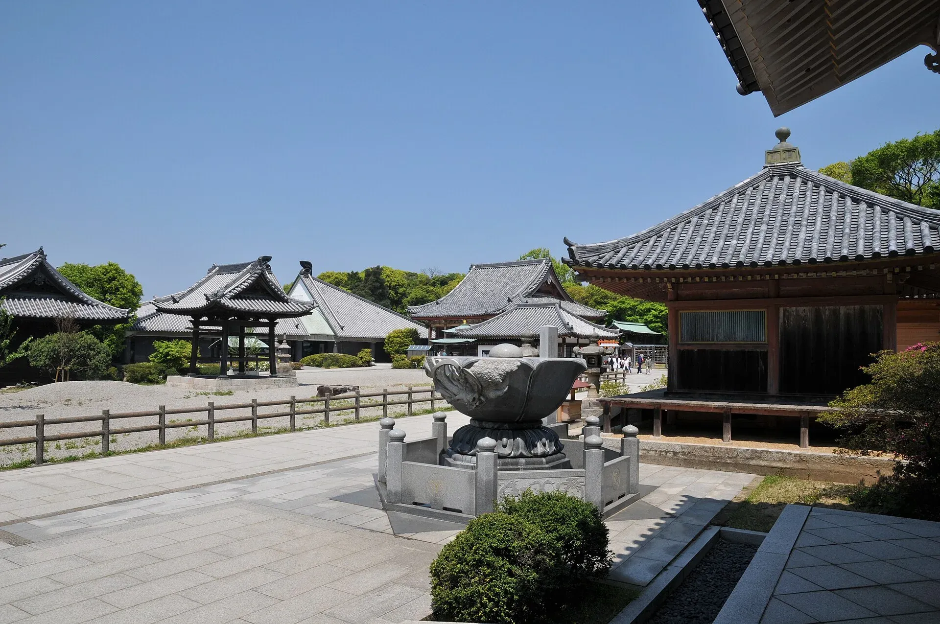 第84番 南面山 千光院 屋島寺 境内
