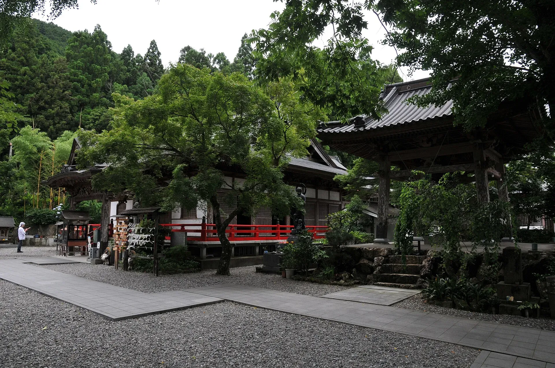 第37番 藤井山 五智院 岩本寺 境内