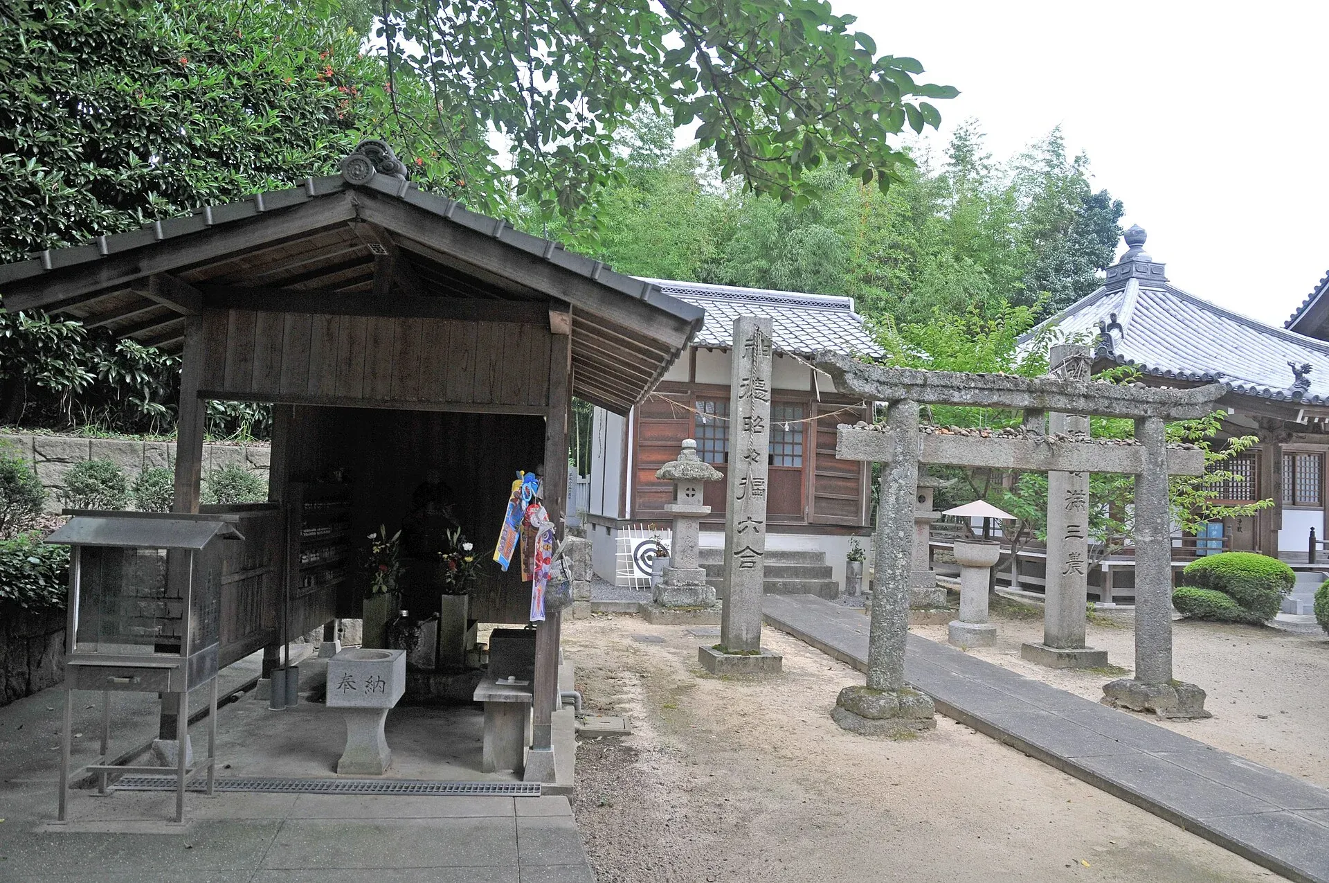 第72番 我拝師山 延命院 曼荼羅寺 境内