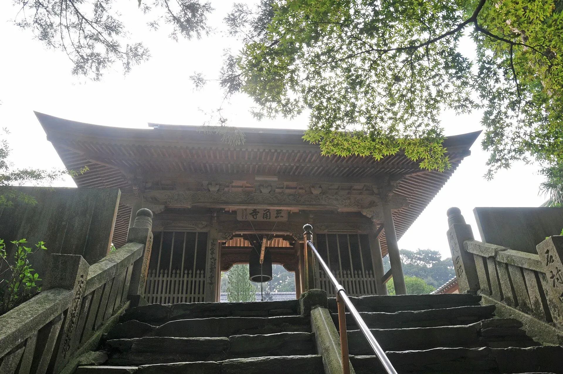 第65番 由霊山 慈尊院 三角寺 境内