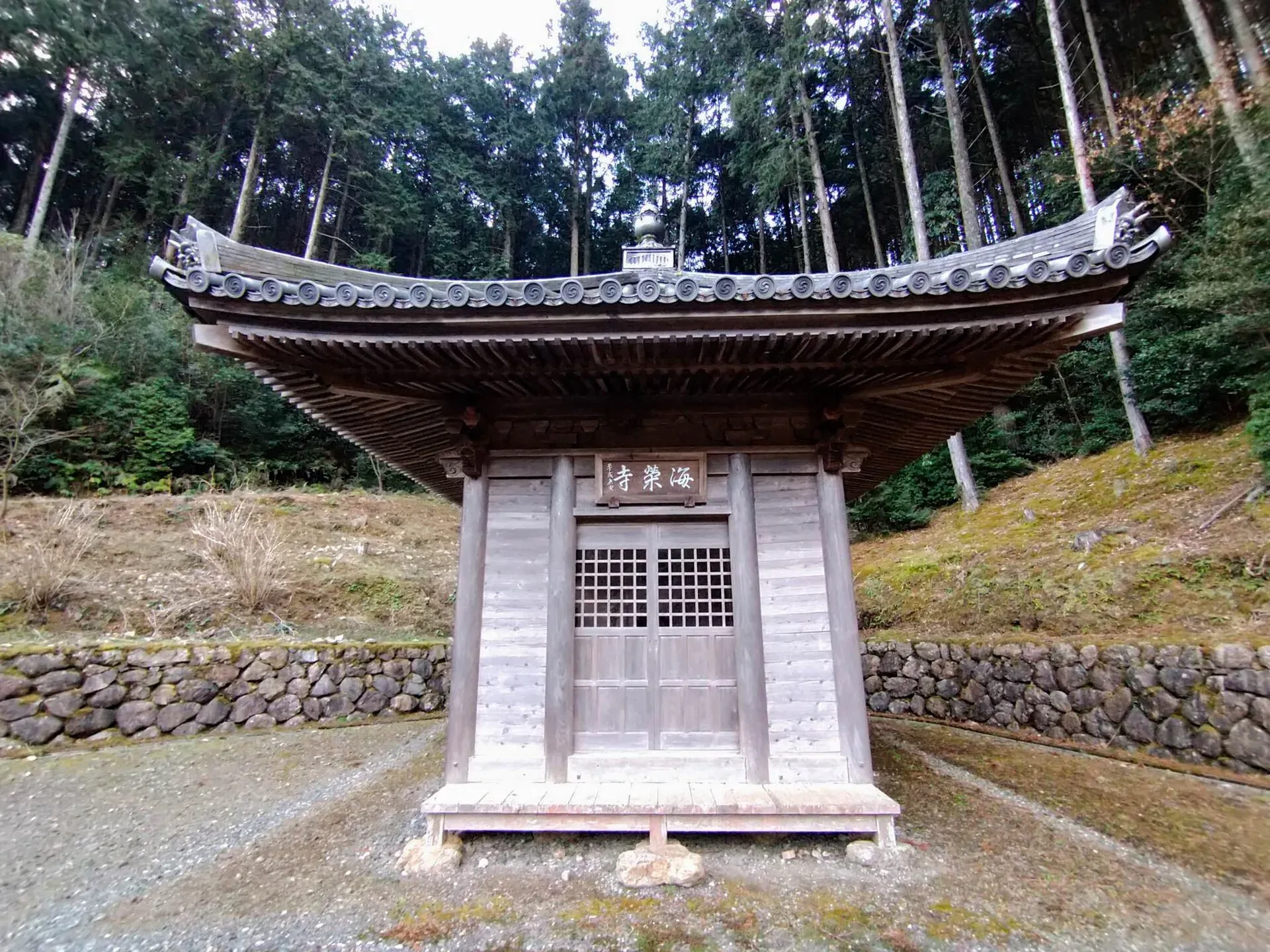 第43番 源光山 円手院 明石寺 境内